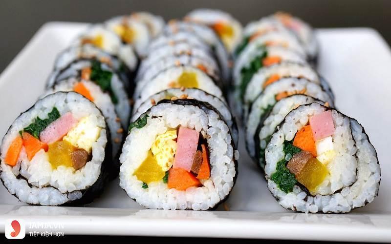 cách làm sushi trứng xúc xích