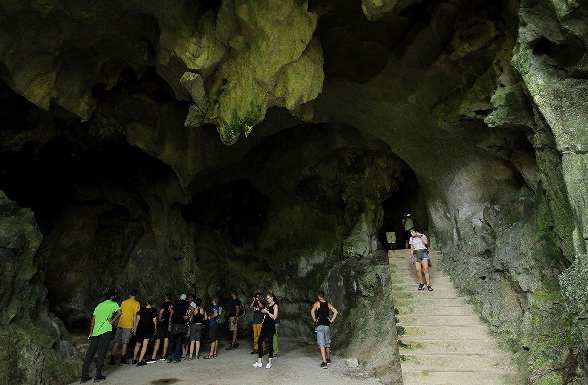 Động trung trang Cát Bà