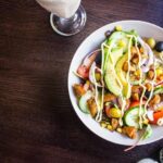 Salad Trái Cây và Tôm Sốt Chanh Dây: Món Ăn Tươi Mát Cho Mùa Xuân